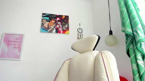 Emma online show from February 8, 3:37 pm