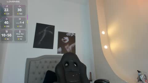 Snapshot of emma_rousz chatting on October 10, 3:27 am emma online show from October 10, 3:27 am