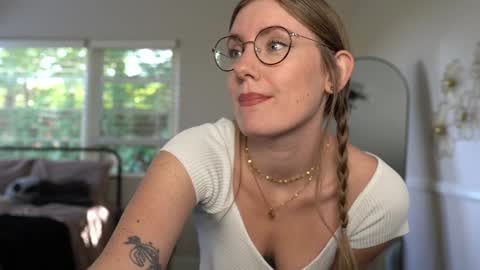 Snapshot of emma_ruby chatting on October 23, 4:50 pm Emma Ruby online show from October 23, 4:50 pm