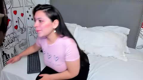 Snapshot of emma_saenzz_ chatting on February 24, 12:36 pm emma_saenzz_ online show from February 24, 12:36 pm