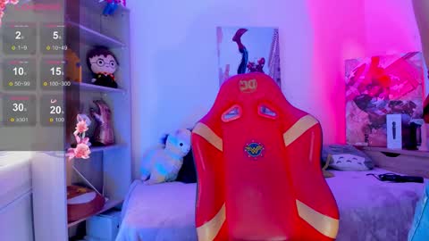 EMMA  online show from November 5, 7:03 pm