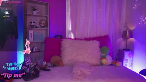 EMMA  online show from February 1, 7:02 pm