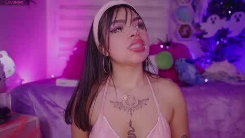 EMMA  online show from October 7, 8:06 pm