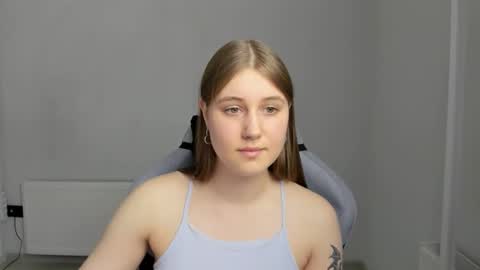 Snapshot of emma_sweettyy chatting on June 8, 12:16 pm Emma online show from June 8, 12:16 pm
