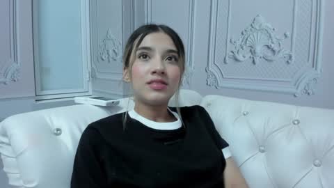 Snapshot of emma_torres18 chatting on December 2, 10:45 pm EMMA online show from December 2, 10:45 pm