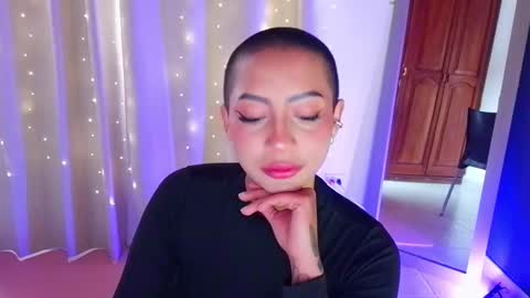 Emma web online show from February 3, 6:57 pm