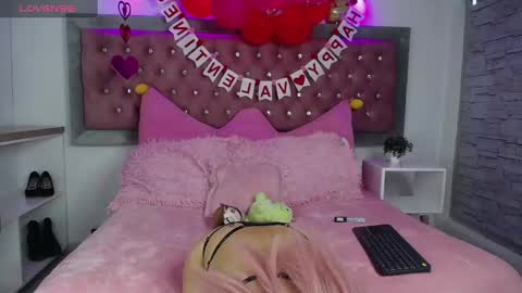 Snapshot of emma_wilder chatting on February 8, 9:04 pm neko online show from February 8, 9:04 pm