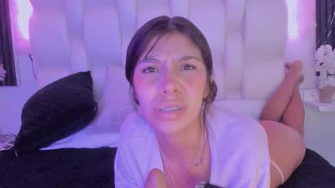 emmaa00_ online show from March 25, 4:35 pm