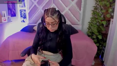 Snapshot of emmaaa69 chatting on December 17, 10:27 pm emmaaa69 online show from December 17, 10:27 pm