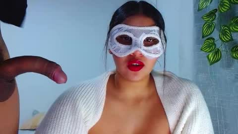 Snapshot of emmaandpablo_mask11 chatting on February 2, 10:47 am emmaandpablo_mask11 online show from February 2, 10:47 am