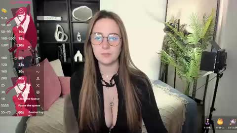 Snapshot of emmabloomm chatting on June 29, 10:10 pm Emma online show from June 29, 10:10 pm