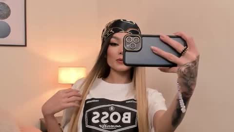 Snapshot of emmabridgerton chatting on February 11, 10:26 pm Emma online show from February 11, 10:26 pm