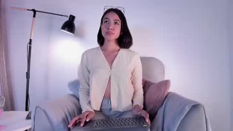 Snapshot of emmacoel chatting on December 3, 3:09 am Emma Coel online show from December 3, 3:09 am