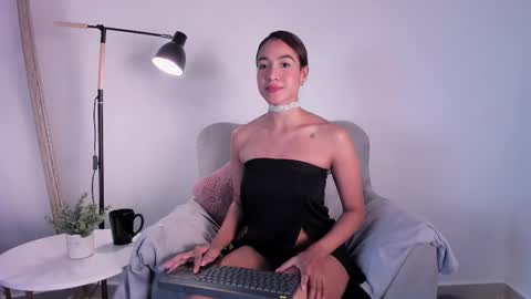 Snapshot of emmacoel chatting on December 5, 9:39 pm Emma Coel online show from December 5, 9:39 pm