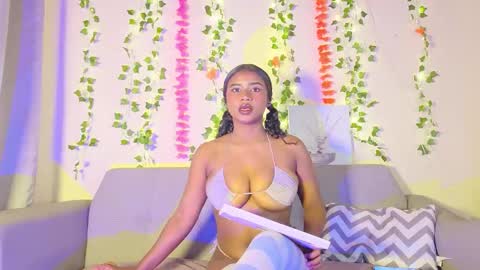 Emma online show from November 28, 3:04 pm