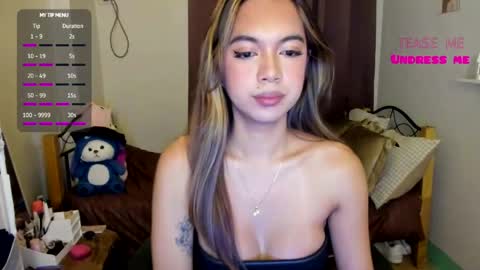 Snapshot of emmacoxx24 chatting on May 14, 10:05 pm SweetGirlEmma online show from May 14, 10:05 pm