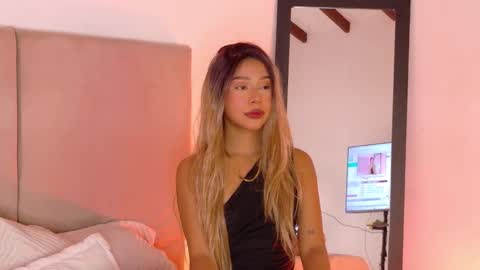 E M M A  online show from March 25, 4:46 pm