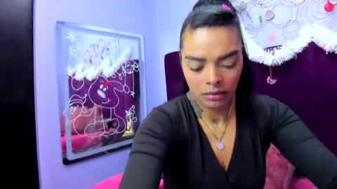 emmaebony_ online show from December 20, 10:22 am