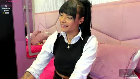 emmaebony_ online show from May 6, 2:19 am