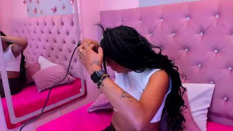 emmaebony_ online show from July 2, 10:54 am