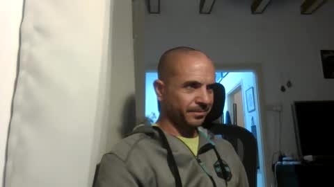 Ariel online show from November 2, 9:06 pm