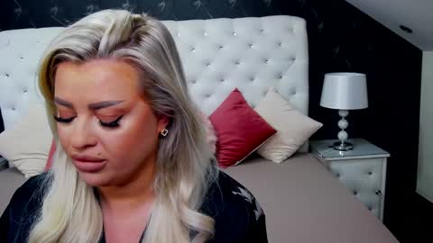 Emma Mavis online show from December 19, 11:39 am