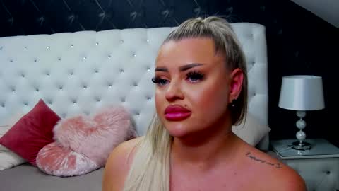 Emma Mavis online show from December 28, 1:38 pm