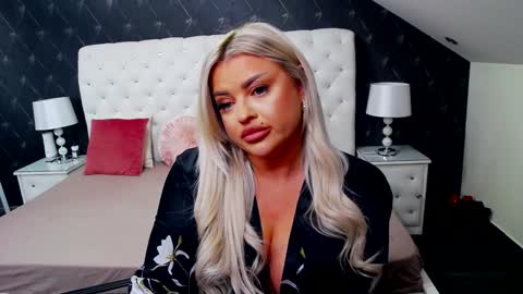 Emma Mavis online show from January 7, 2:41 pm