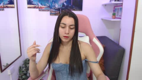 Snapshot of emmamyers_ chatting on January 17, 10:23 pm Emma  online show from January 17, 10:23 pm