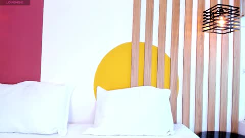 emmanaughty_ online show from November 5, 10:10 pm