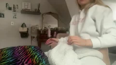 EmmaAngel online show from December 17, 4:13 pm