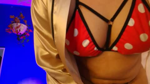 Emma 3 online show from April 8, 7:14 pm