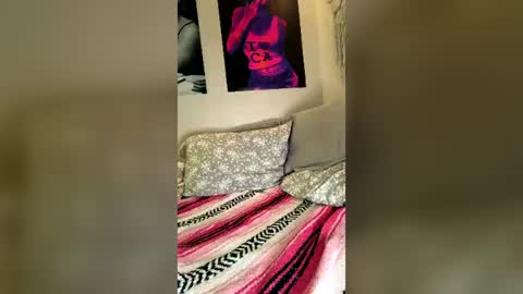Snapshot of emmaraee chatting on June 16, 9:34 am emmaraee online show from June 16, 9:34 am