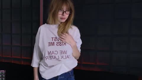 Snapshot of emmarice chatting on April 3, 9:46 pm EMMA online show from April 3, 9:46 pm