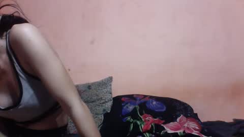 Snapshot of emmaryve chatting on February 6, 6:44 pm Emma online show from February 6, 6:44 pm