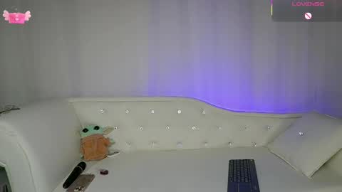 Snapshot of emmasanzoficial chatting on September 18, 11:34 am Sara online show from September 18, 11:34 am