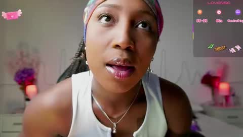 Snapshot of emmasanzoficial chatting on September 19, 11:33 am Sara online show from September 19, 11:33 am