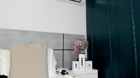  Emma  online show from February 19, 5:27 am