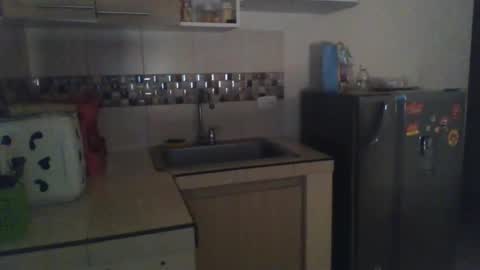 Snapshot of emmasplycer chatting on January 4, 3:18 am EmmaSplycer online show from January 4, 3:18 am