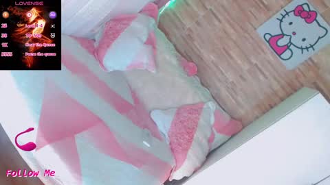 Emma online show from December 10, 2:17 pm