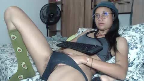 Snapshot of emmasweet95 chatting on January 24, 9:17 am emmasweet95 online show from January 24, 9:17 am