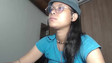 Snapshot of emmasweet95 chatting on February 4, 8:38 pm emmasweet95 online show from February 4, 8:38 pm