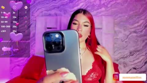 Snapshot of emmaswift1 chatting on February 25, 2:03 am Emma online show from February 25, 2:03 am