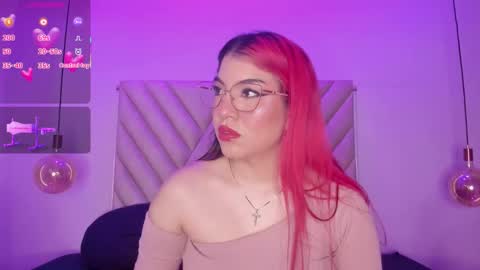 Snapshot of emmaswift1 chatting on November 11, 2:33 am Emma online show from November 11, 2:33 am