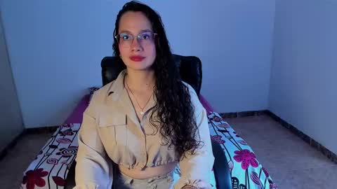 Emma Torres online show from March 1, 9:59 pm