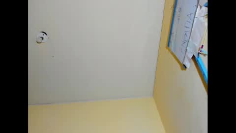 hi im emmalina welcome to your happy place online show from December 2, 4:53 am