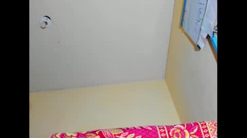 hi im emmalina welcome to your happy place online show from December 12, 5:59 pm