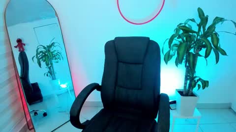 Snapshot of emmax_x chatting on December 29, 5:12 pm EMMA online show from December 29, 5:12 pm