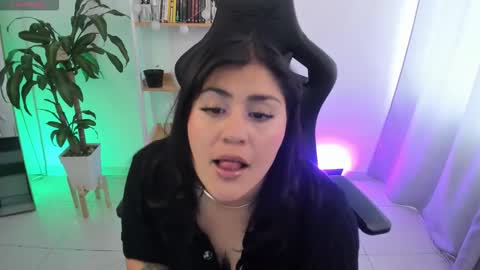 Snapshot of emmax_x chatting on November 24, 5:23 pm EMMA online show from November 24, 5:23 pm