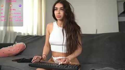 Snapshot of emmaxblanco chatting on June 28, 8:53 am emmaxblanco online show from June 28, 8:53 am
